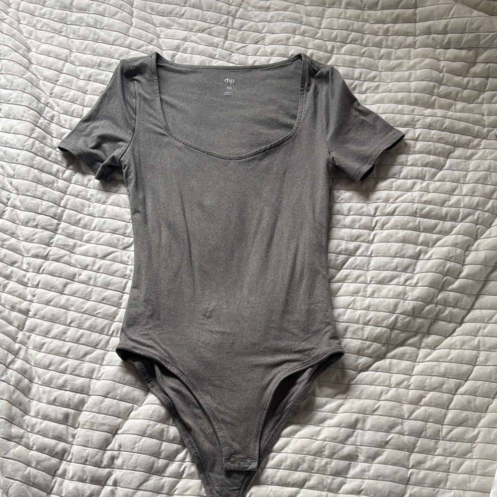 dip Gray Scoop Neck Short Sleeve Bodysuit